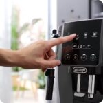 ⁦ماكينة تحضير قهوة متعددة اوتوماتيك ديلونجي Magnifica Start، بقوة 1450 وات، 15 بار، رمادي واسود - ECAM220.22.GB⁩ - الصورة ⁦5⁩