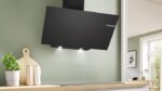 ⁦شفاط ديكوري بلت ان بمدخنة بوش Series 4، مقاس 90 سم، اسود - DWK96PJ60T⁩ - الصورة ⁦3⁩